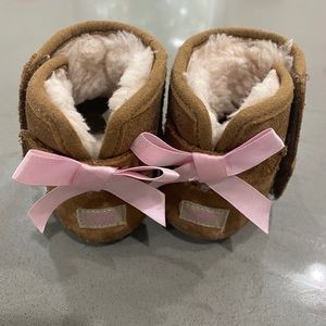 Baby girl uggs size 4/5